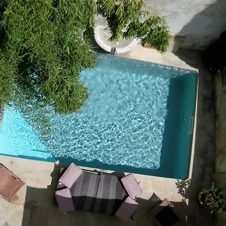 La Demeure Du Chateau Bed & Breakfast Grignan